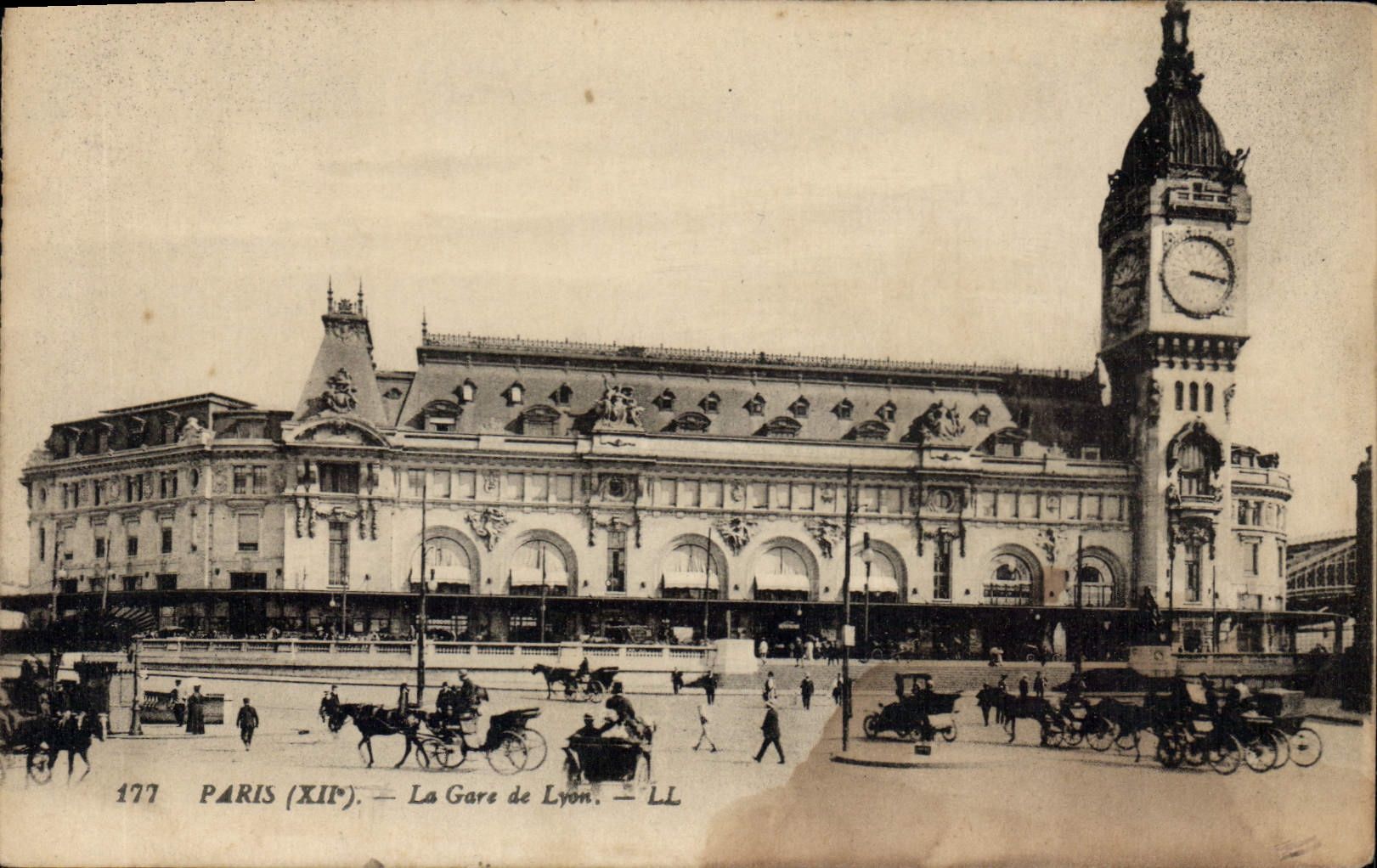 CPA Paris (XIIe) La Gare de Lyon