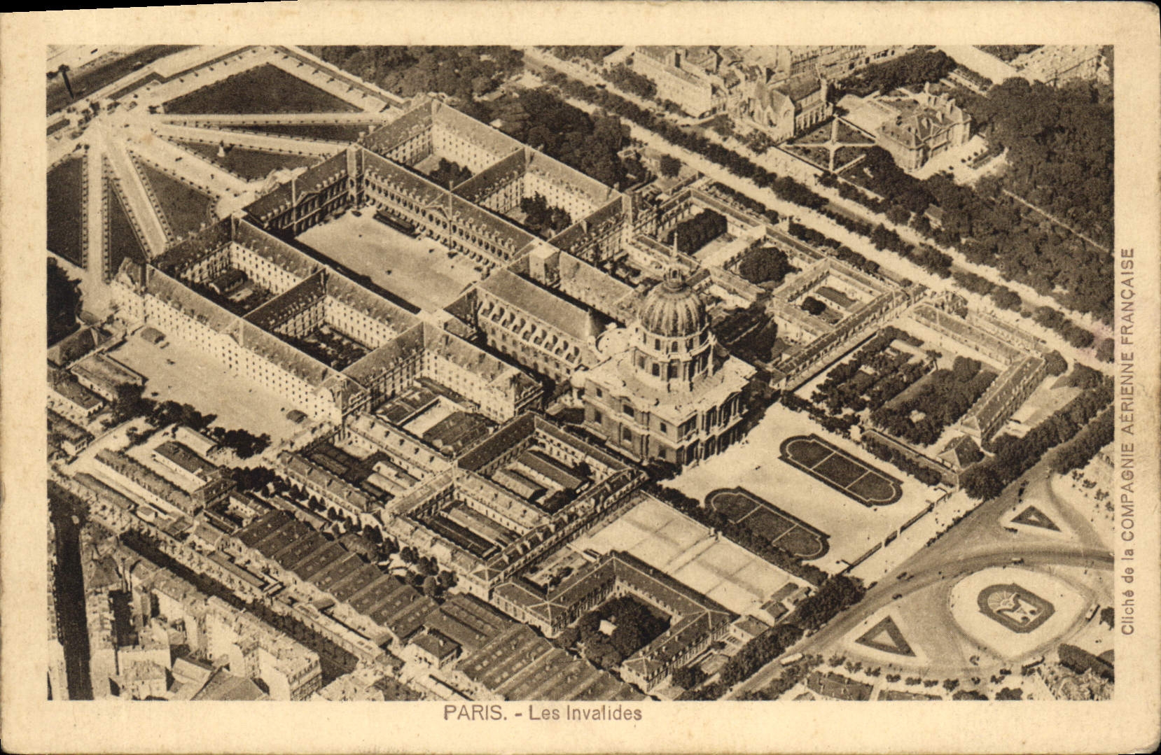 CPA Paris Les Invalides