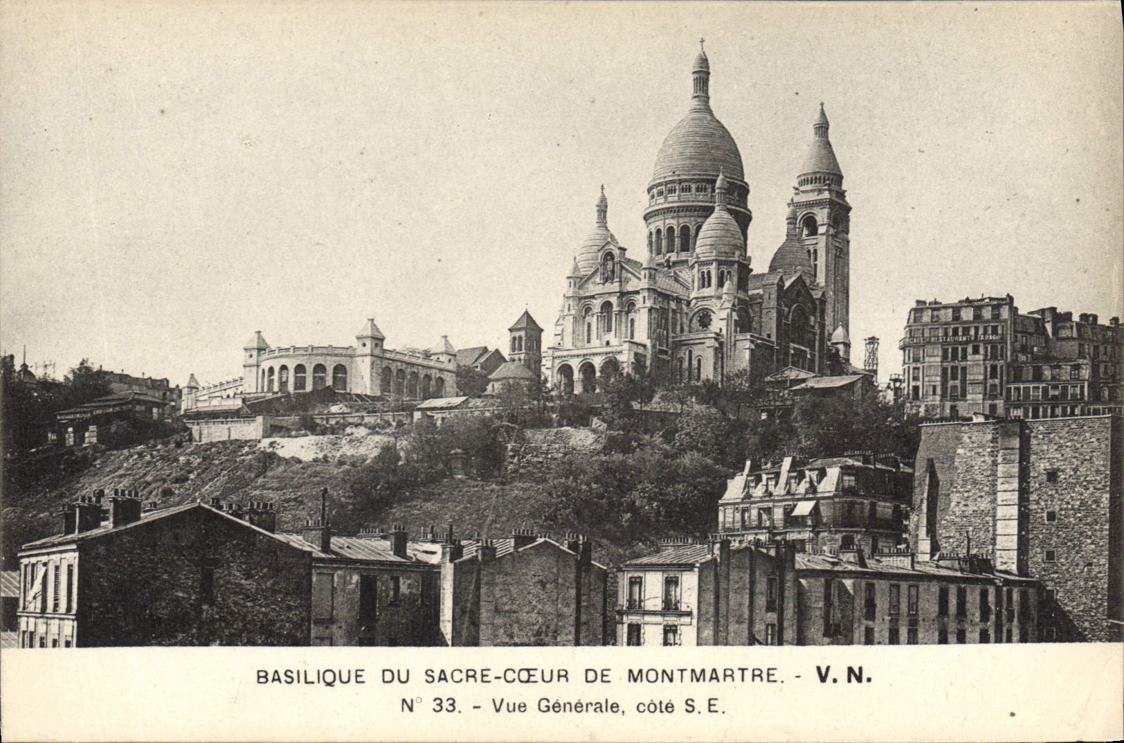 CPA Paris Basilique du Sacre Coeur de Montmartre Vue generale Cote S E