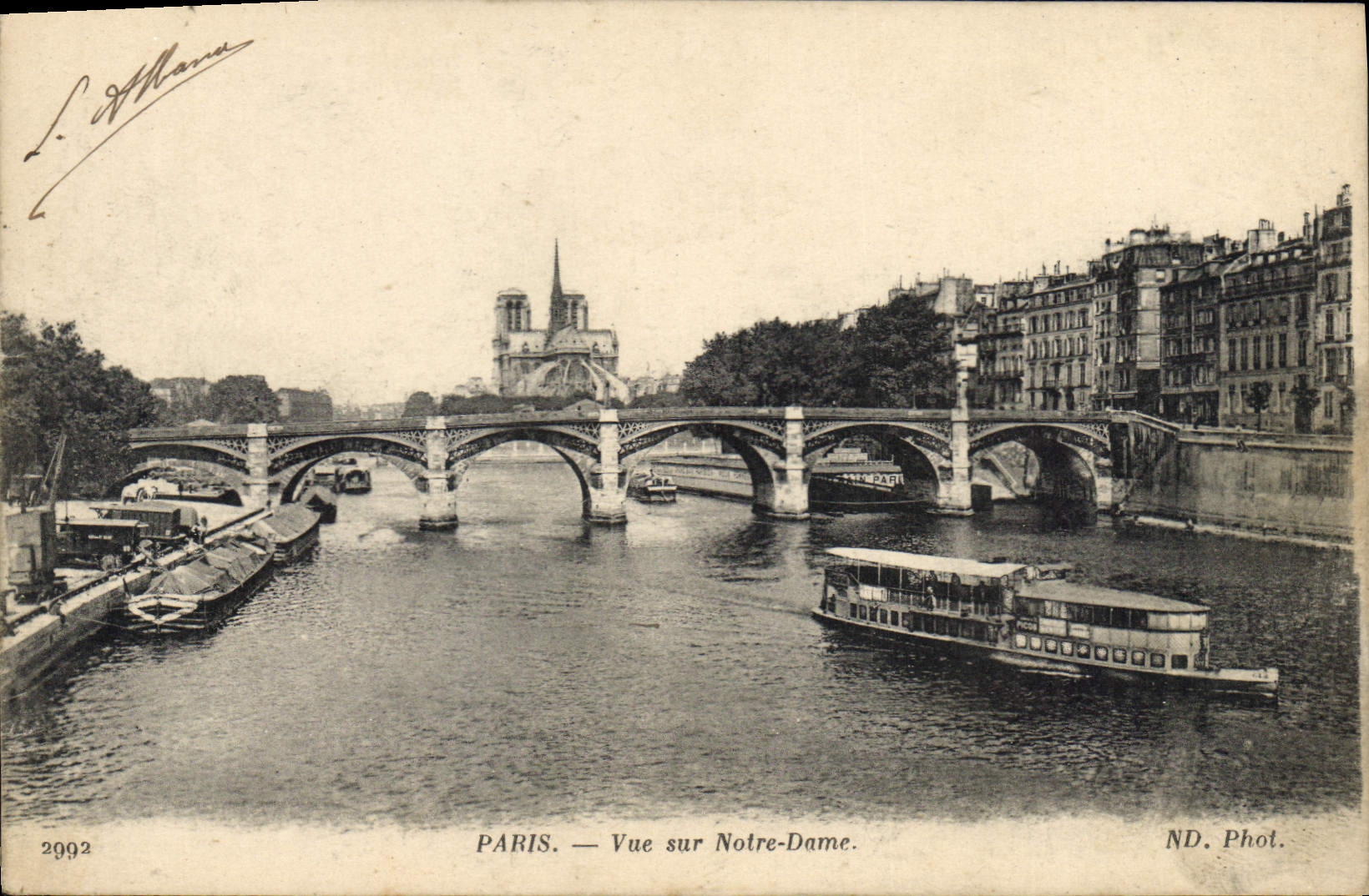 CPA Paris Vue sur Notre Dame Bateau Peniche