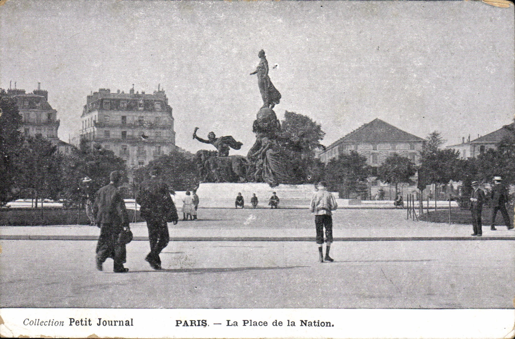 CPA Paris Petit Journal La Place de la Nation