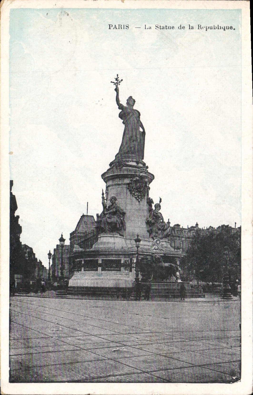 CPA Paris La Statue de la Republique