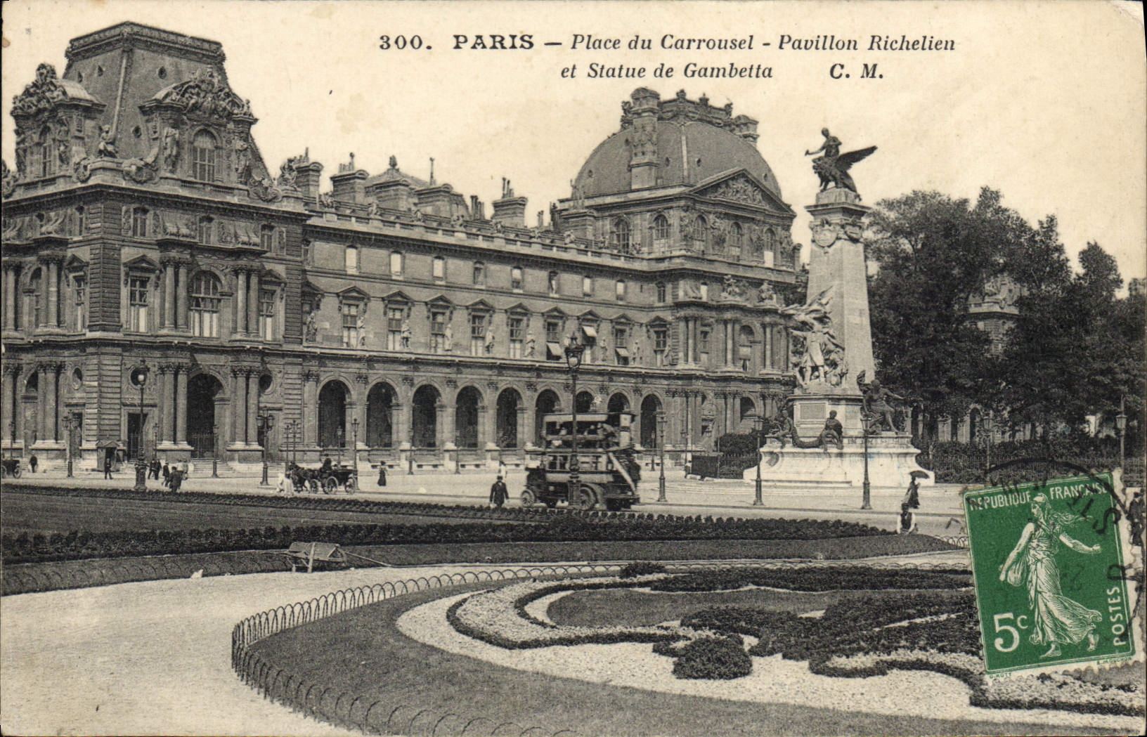 CPA Paris Place du Carroussel Pavillon Ruchelien et Statue de Gambetta