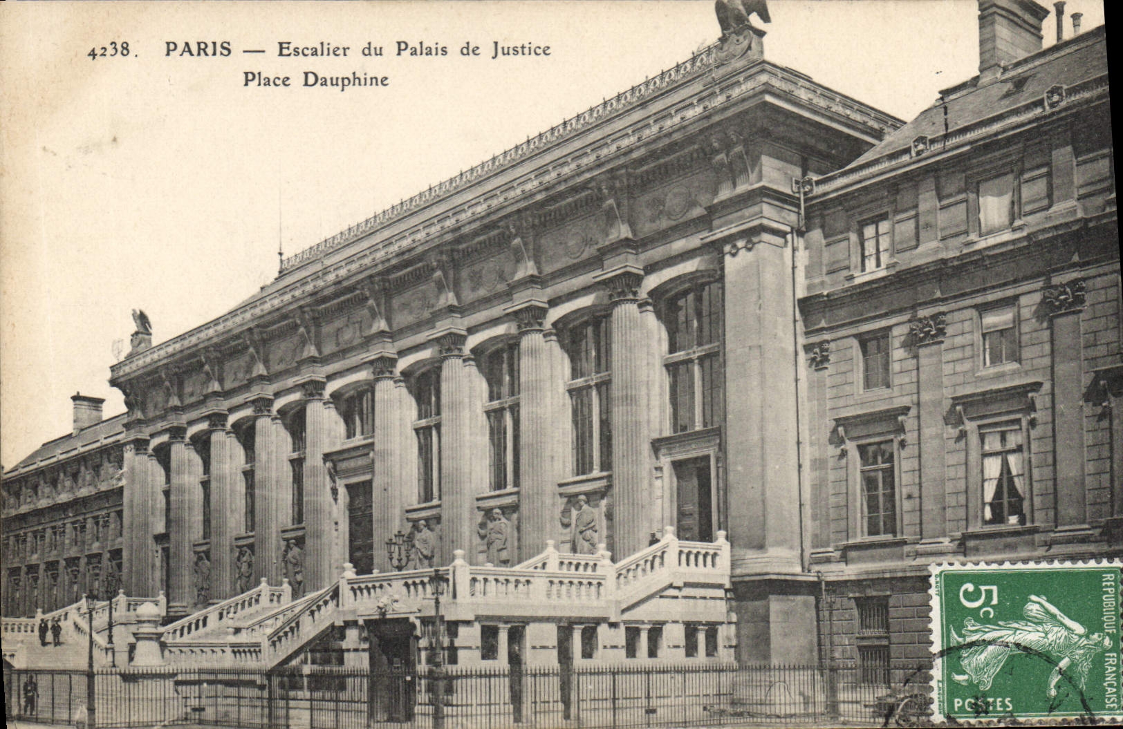 CPA Paris Escalier du Palais de Justice Place Dauphine