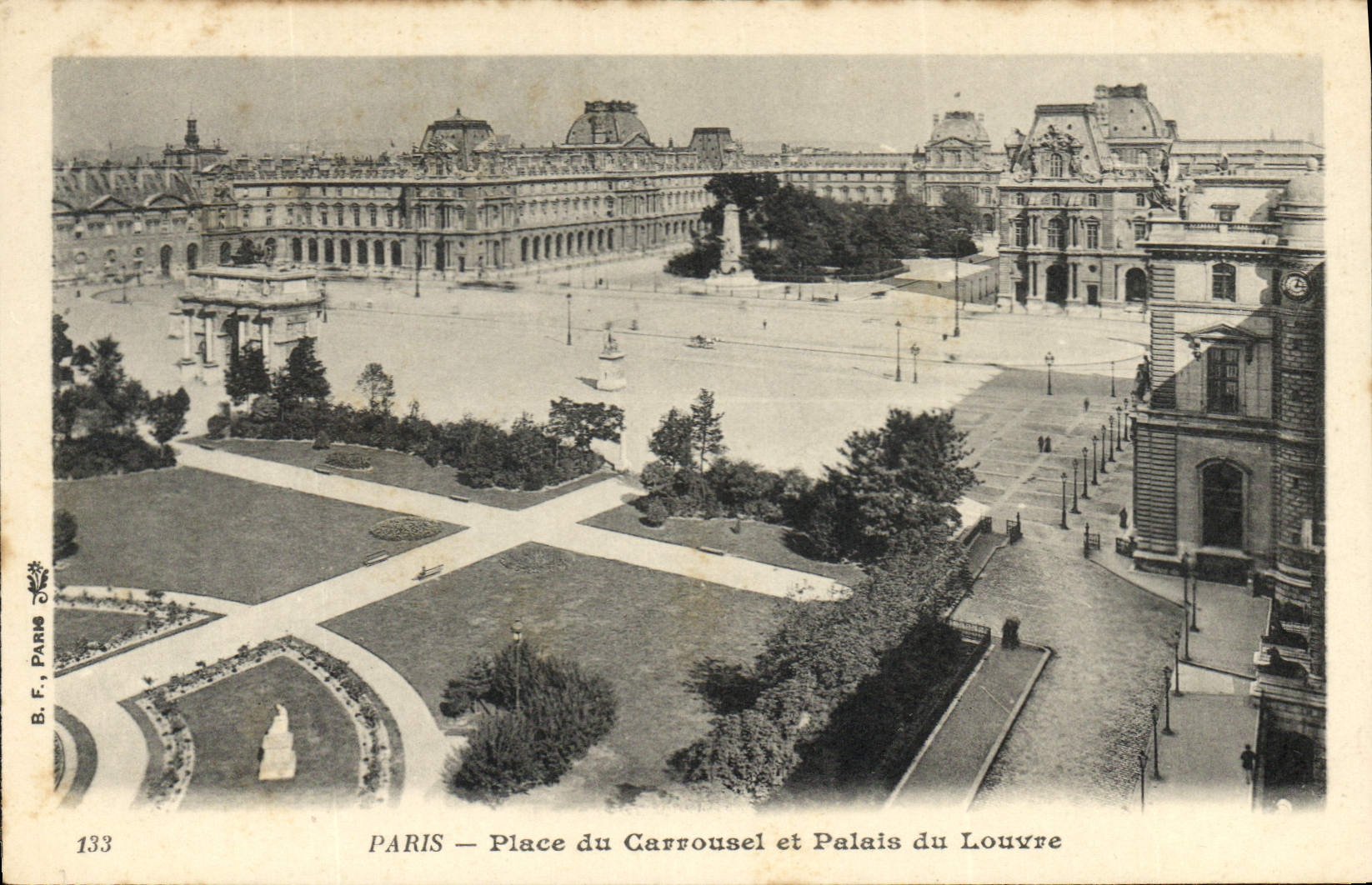 CPA Paris Place du Carrousel et Palais du Louvre