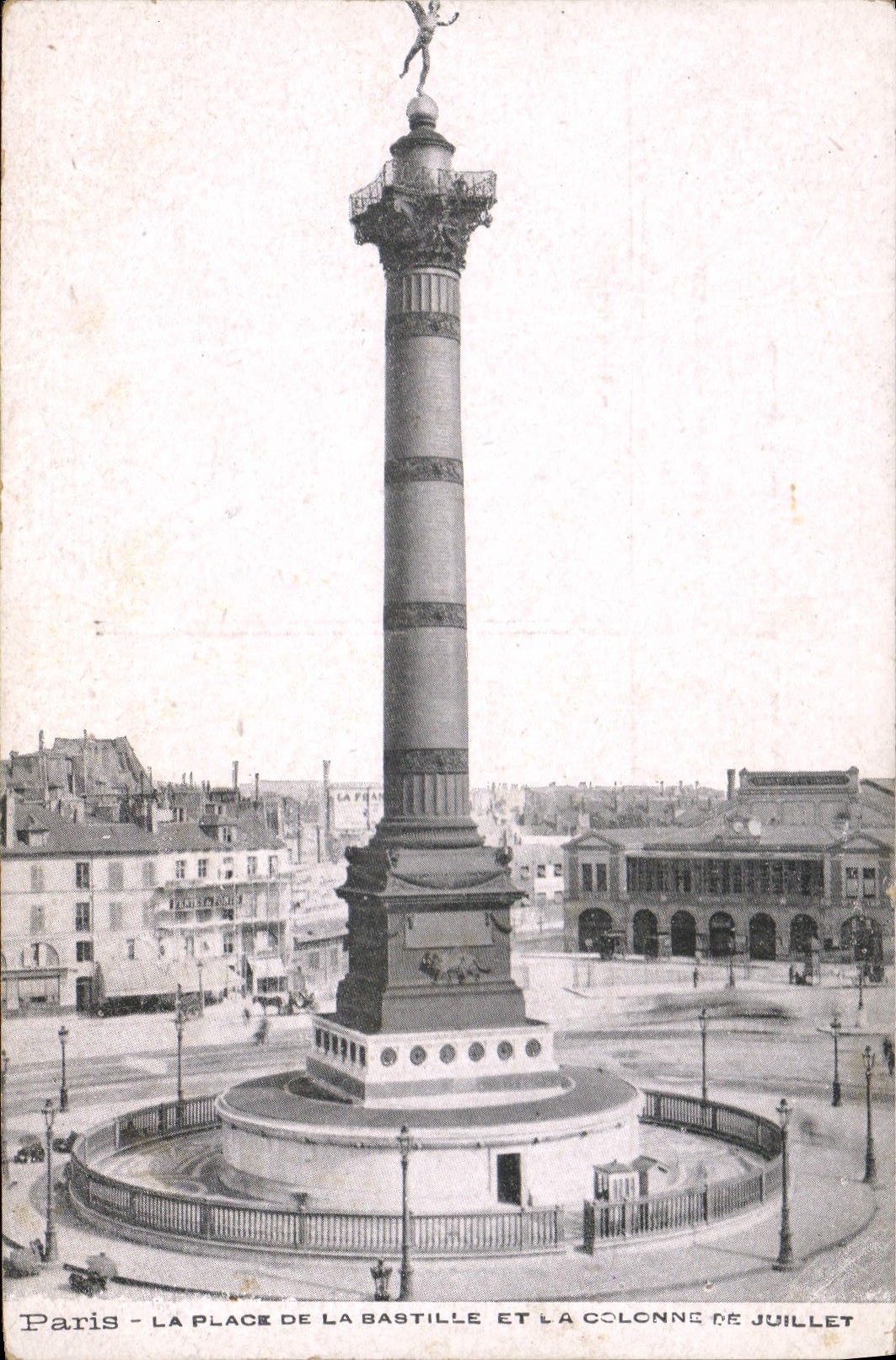 CPA Paris La Place de la Bastille et la Colonne de Juillet