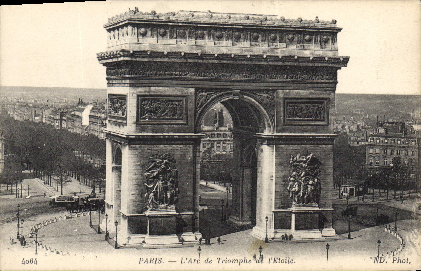 CPA Paris L'Arc de Triomphe de l'Etoile