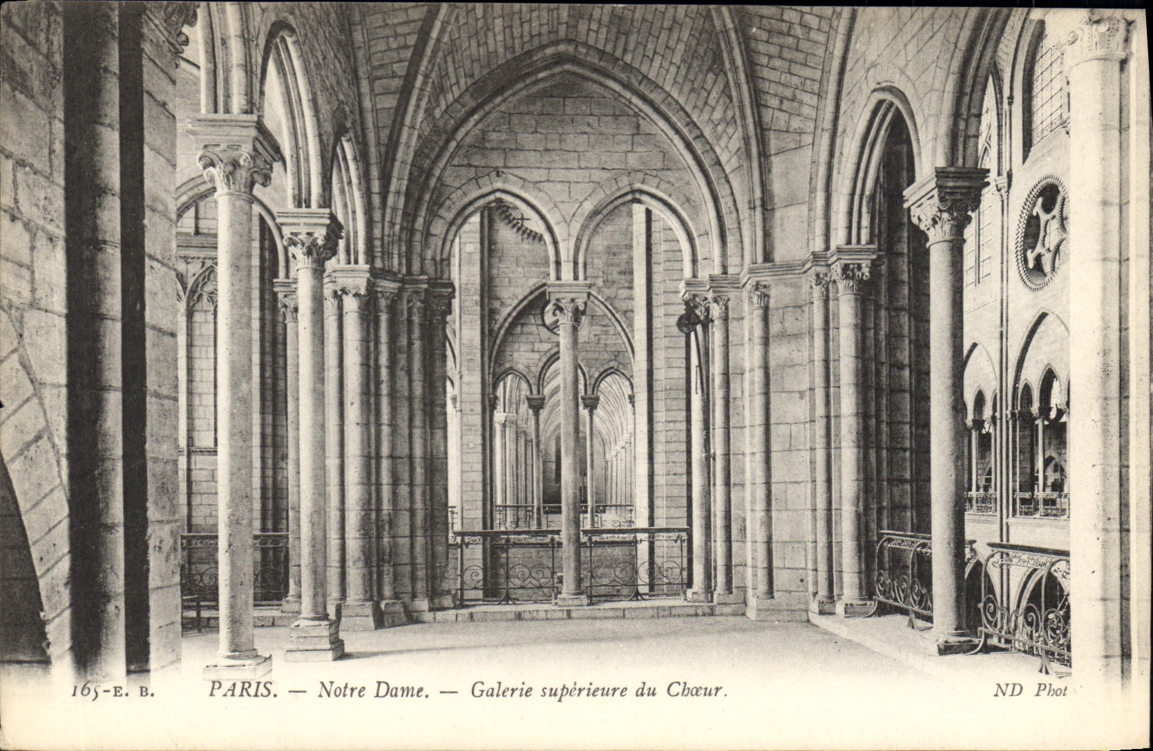 CPA Paris Notre Dame Galerie superieure du Choeur