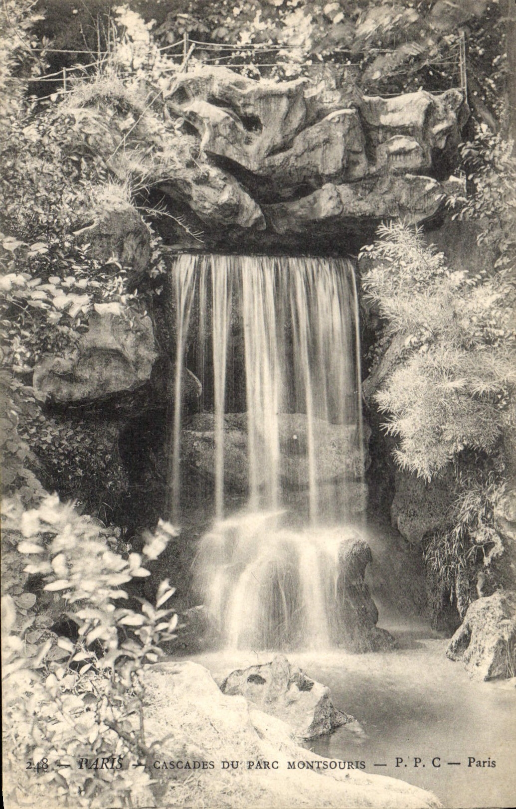 CPA Paris Cascades du Parc Montsouris