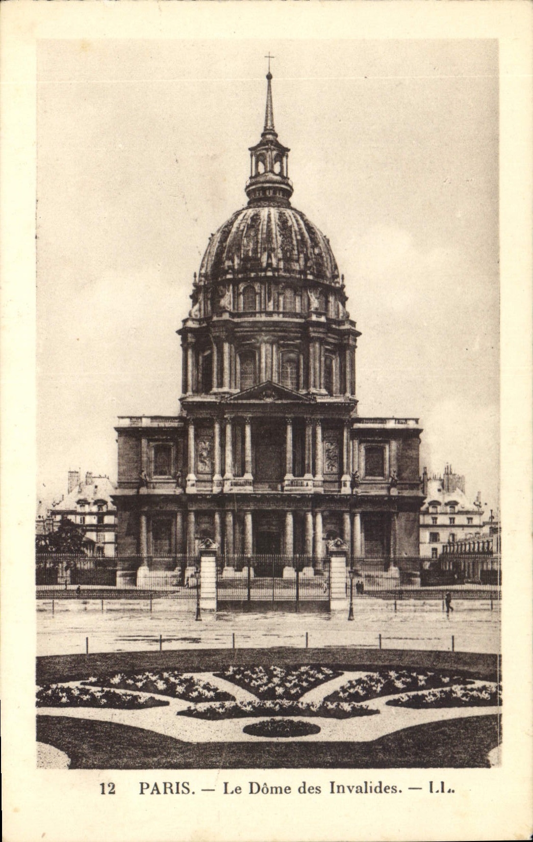 CPA Paris Le Dome des Invalides