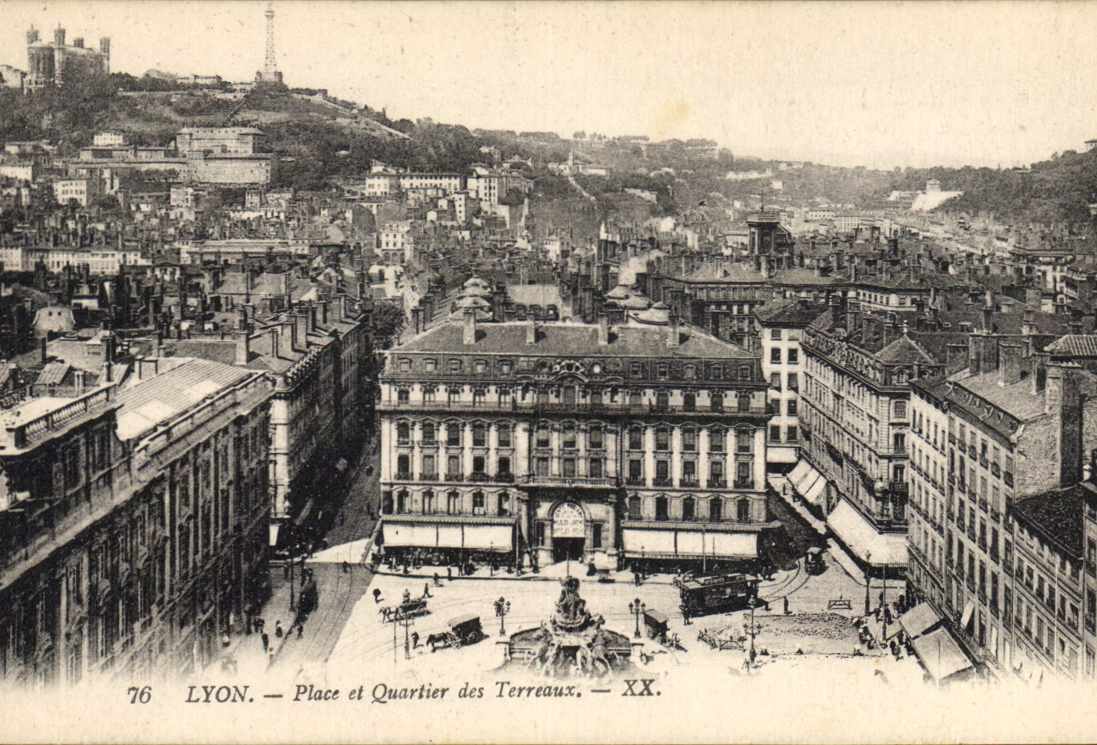 CPA Lyon Place et Quartier des Terreaux