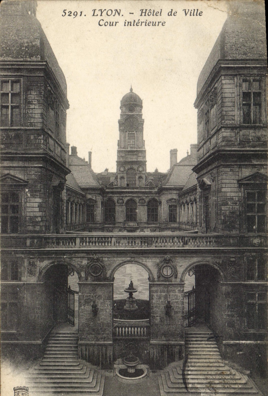 CPA Lyon Hotel de Ville Cour Interieur