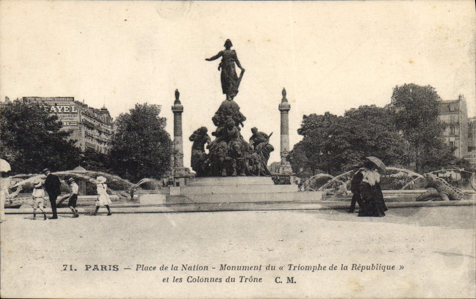 CPA Paris Place de la Nation Monument du Triomphe de la Republique et les Colonnes du Trone