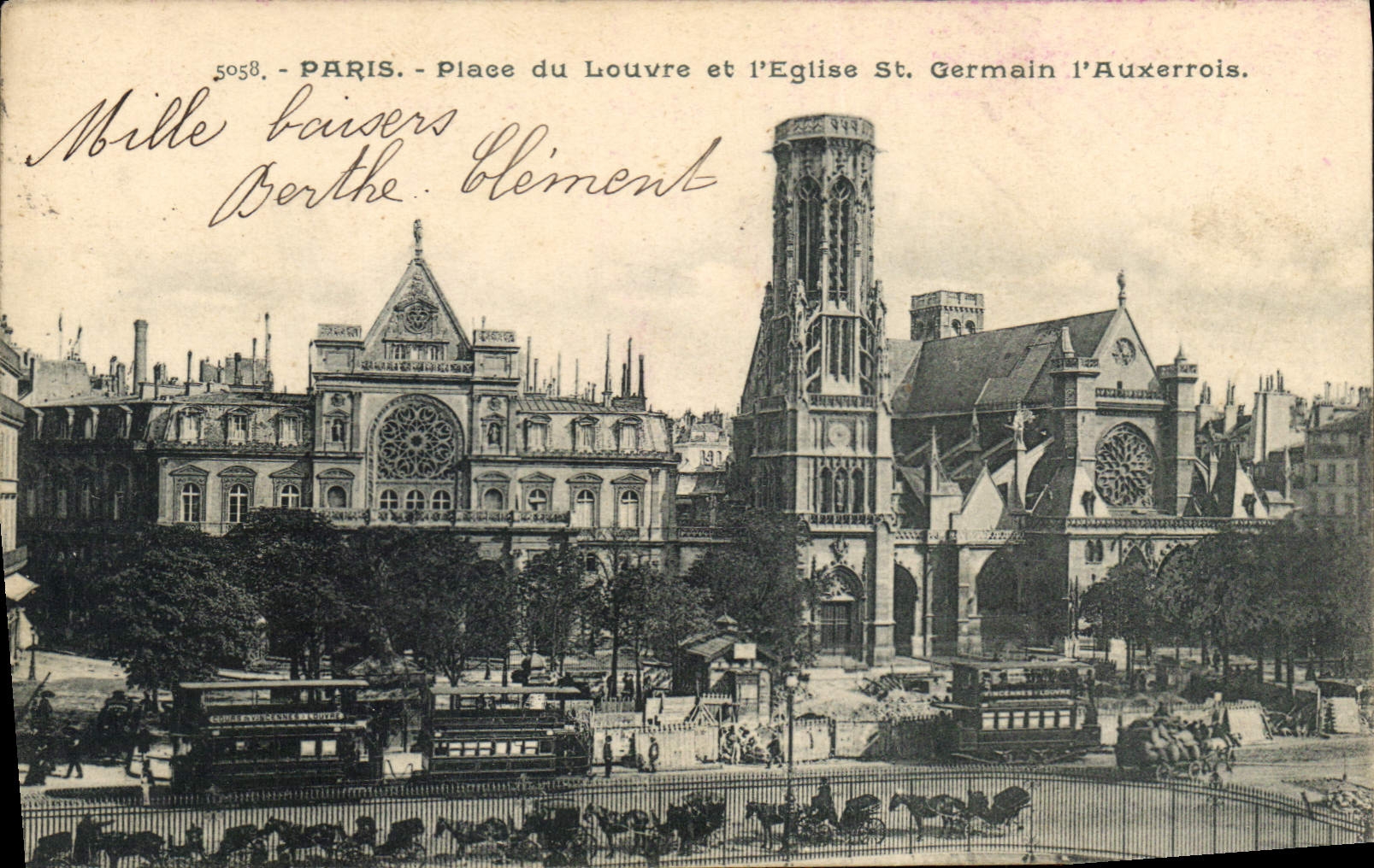 CPA Paris Place du Louvre et l'Eglise St Germain l'Auxerrois