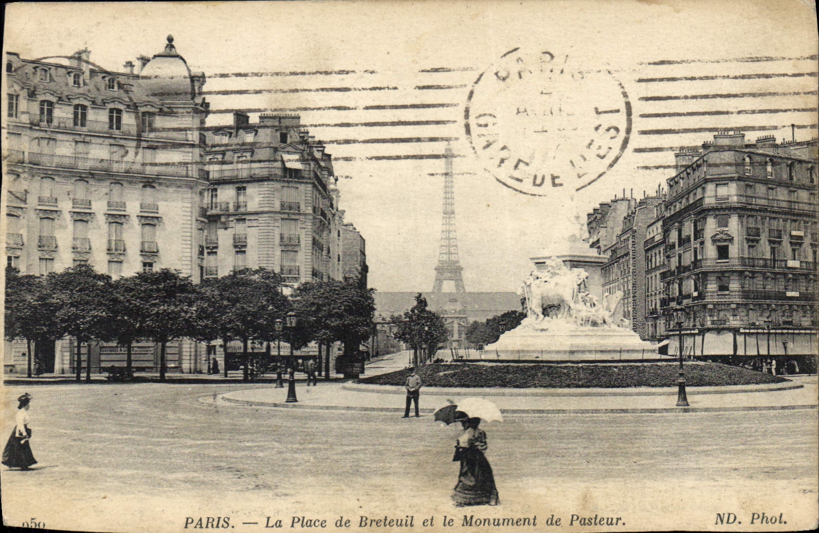 CPA Paris La Place de Breteuil et le Monument de Pasteur Tour Eiffel