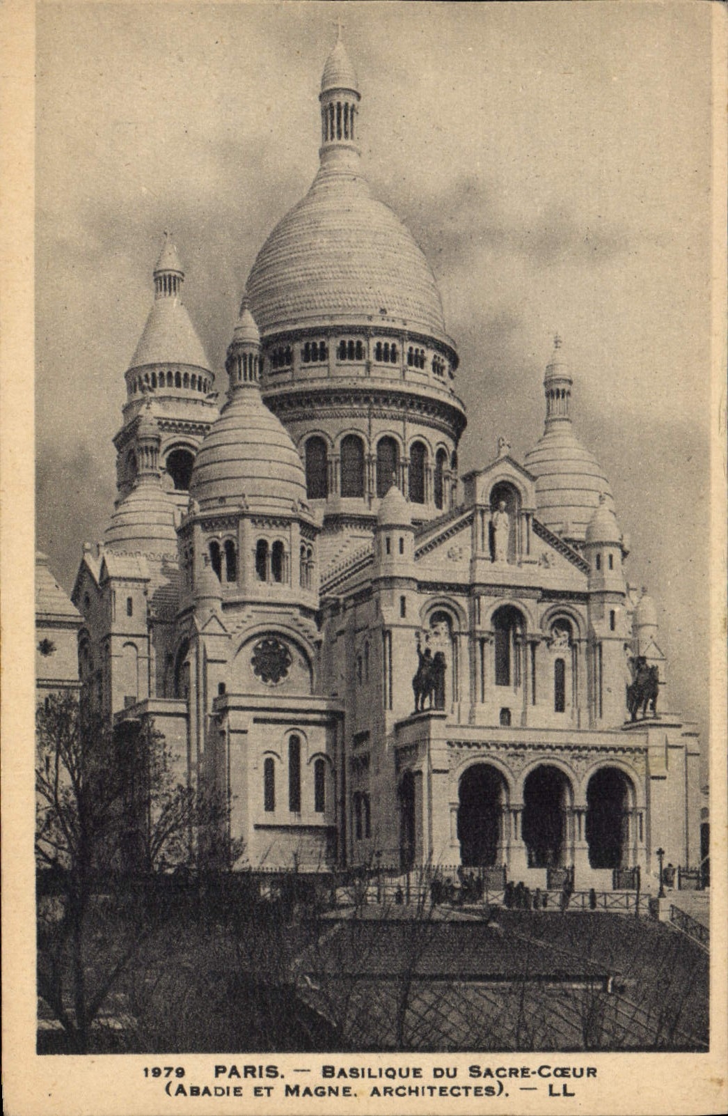 CPA Paris Basilique du Sacre Coeur (Abadie et Magne architectes)