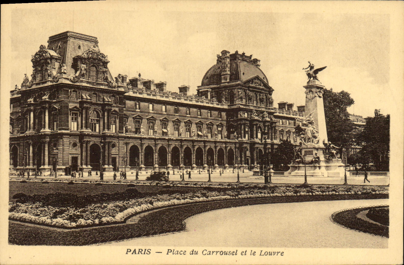 CPA Paris Place du Carrousel et le Louvre
