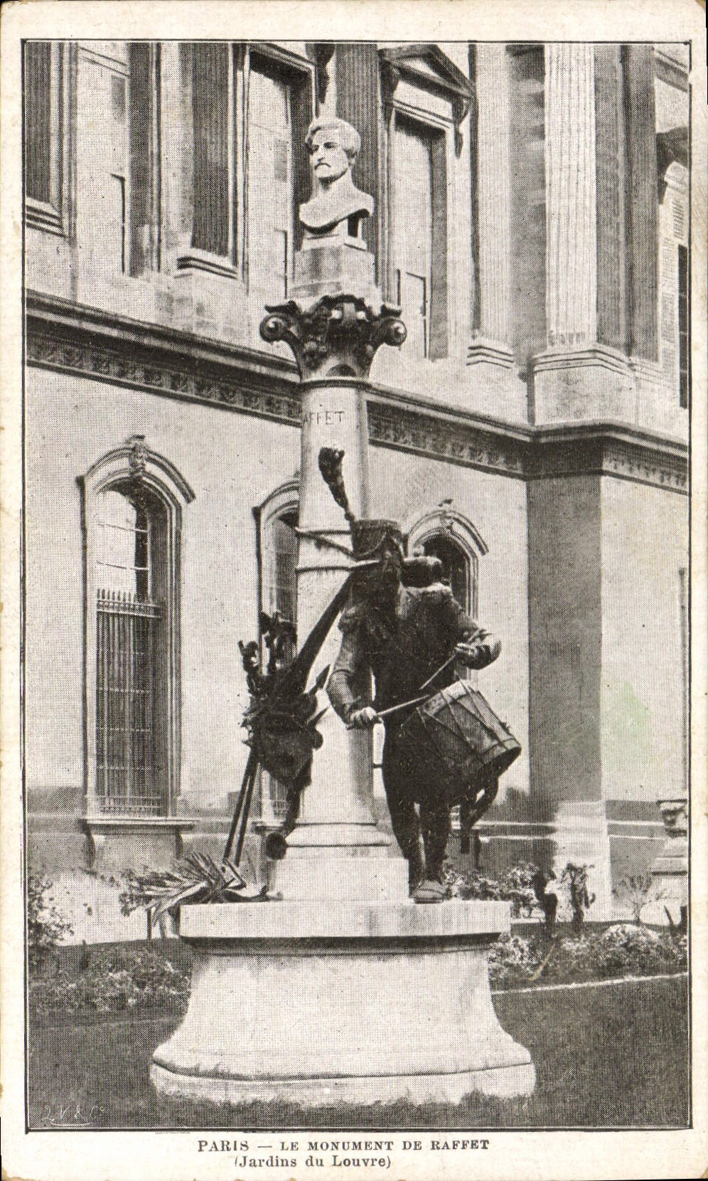 CPA Paris Le Monument de Raffet (Jardin du Louvre)