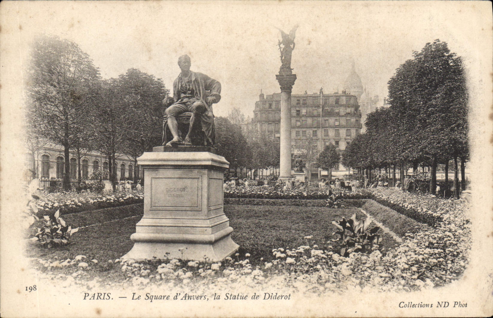 CPA Paris Le Square d'Anvers La Statue de Diderot