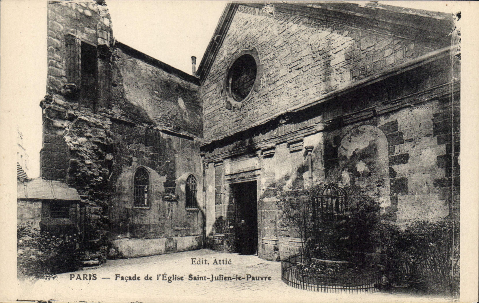 CPA Paris Facade de l'Eglise Saint Julien le Pauvre