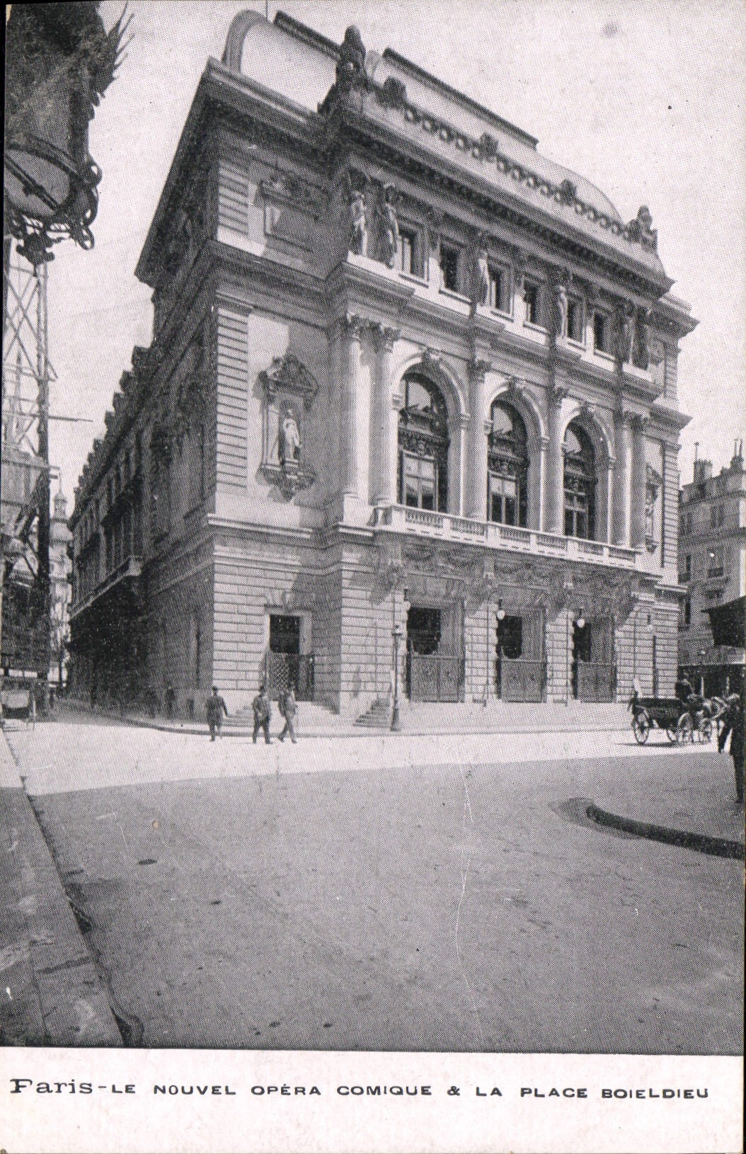 CPA Paris Le Nouvel Opera Comique & la Place Boieldieu