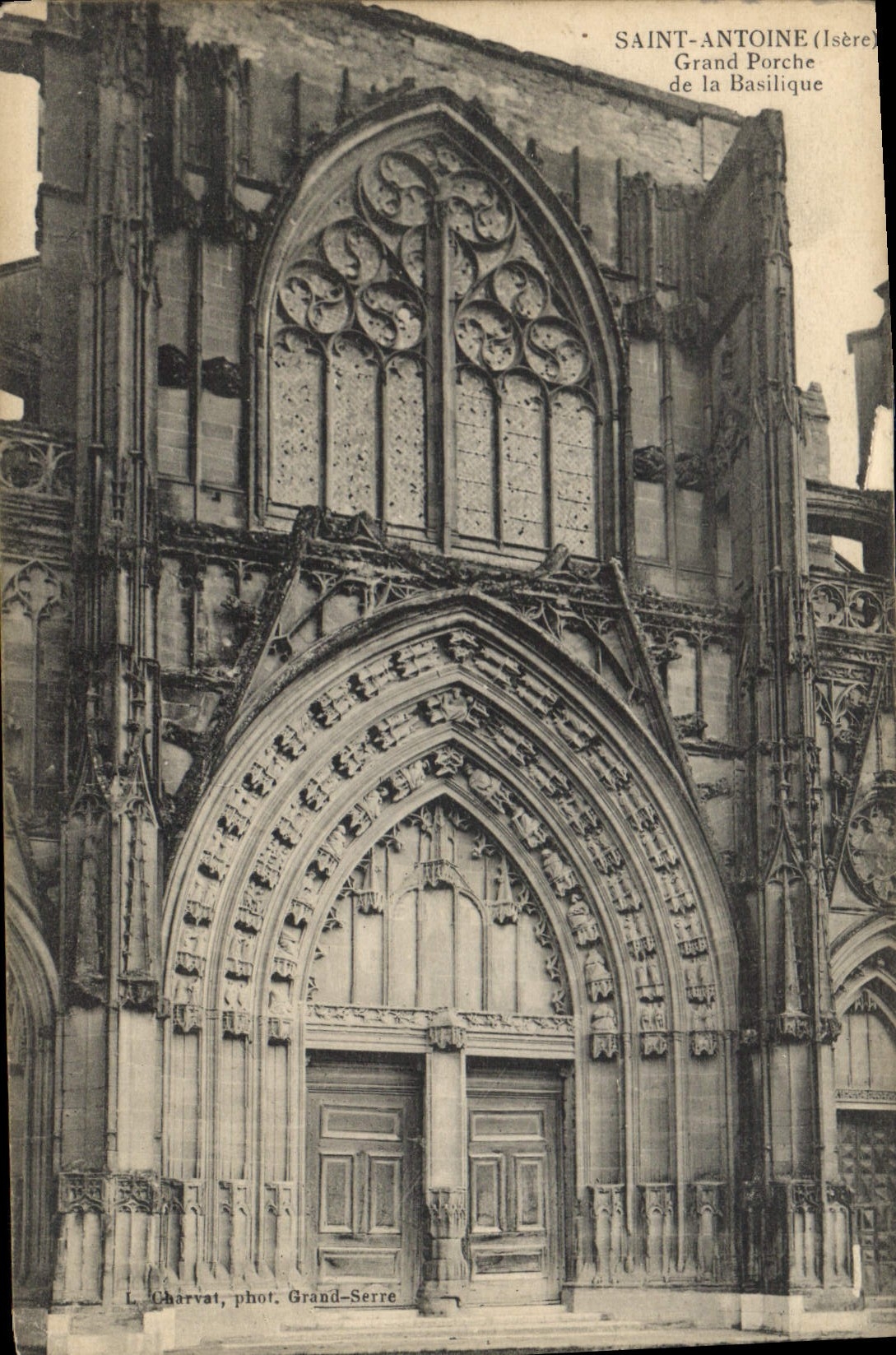 CPA Saint Antoine (Isere) Grand Porche de la Basilique