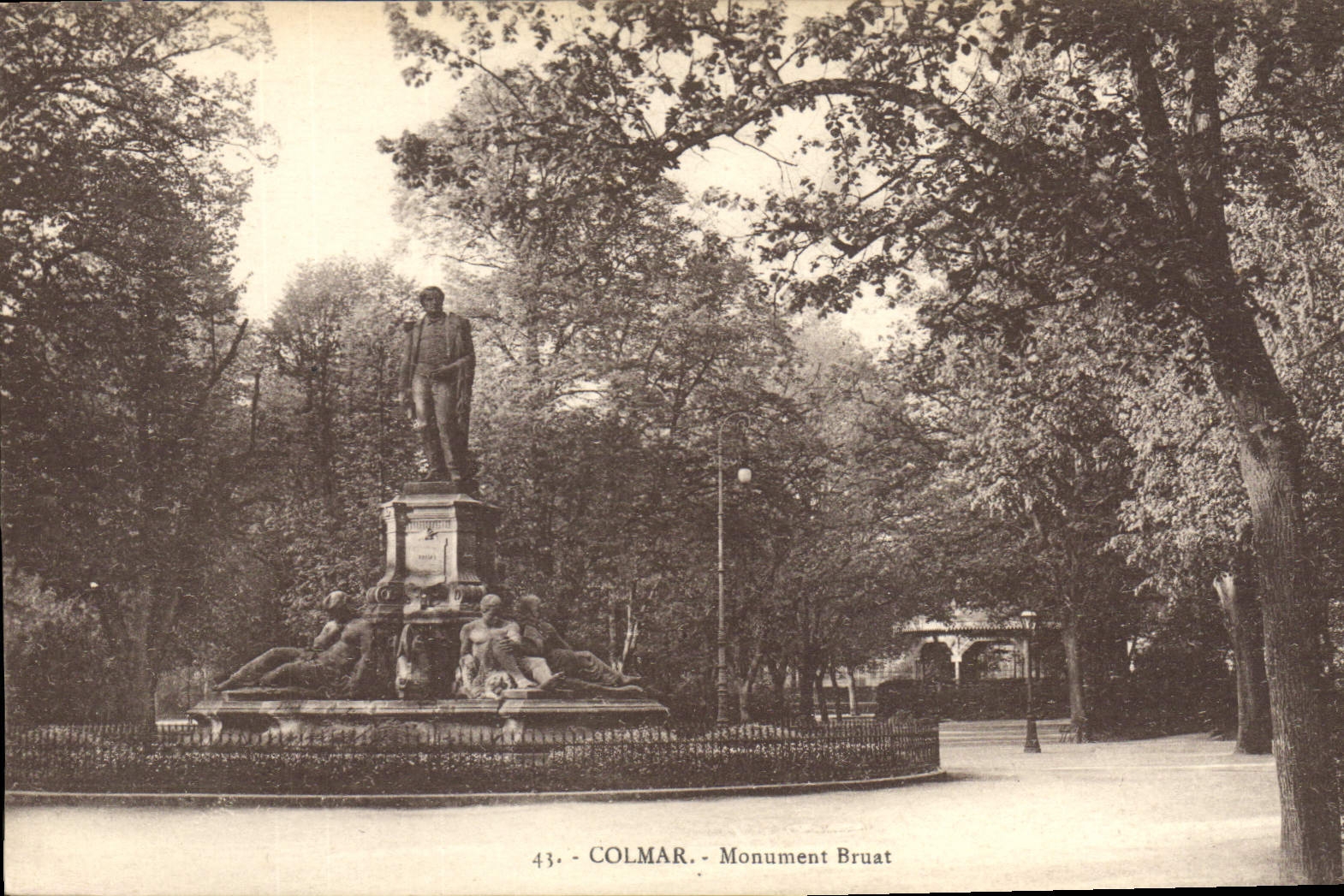 CPA Colmar Monument Bruat