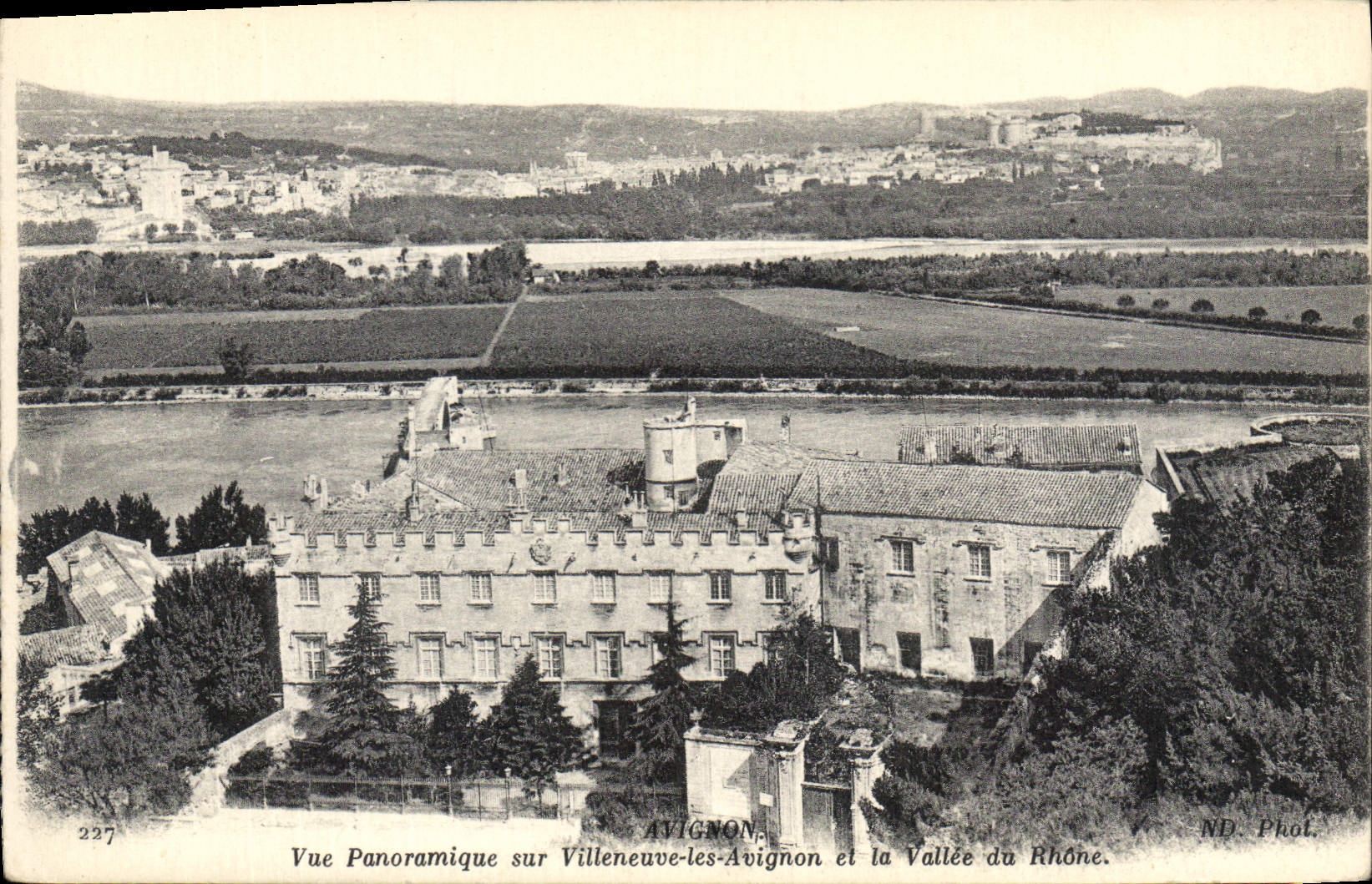 CPA Villeneuve les Avignon Vue Panoramique et la Vallee du Rhone