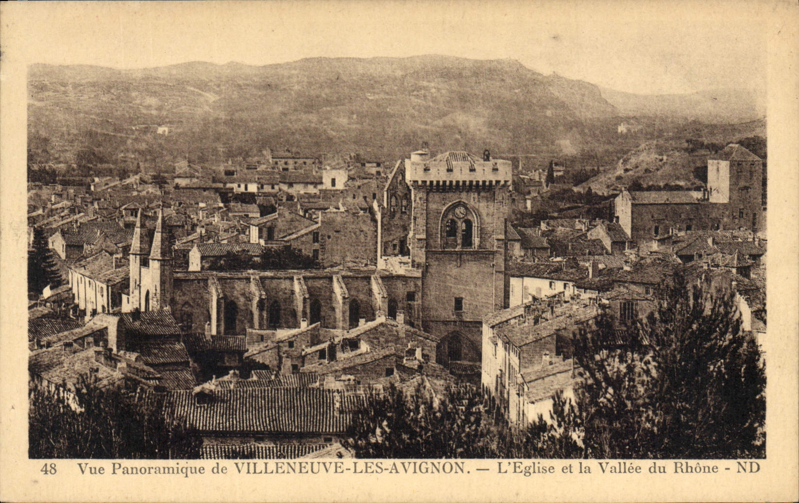 CPA Villeneuve les Avignon Vue Panoramique L'Eglise et la Vallee du Rhone