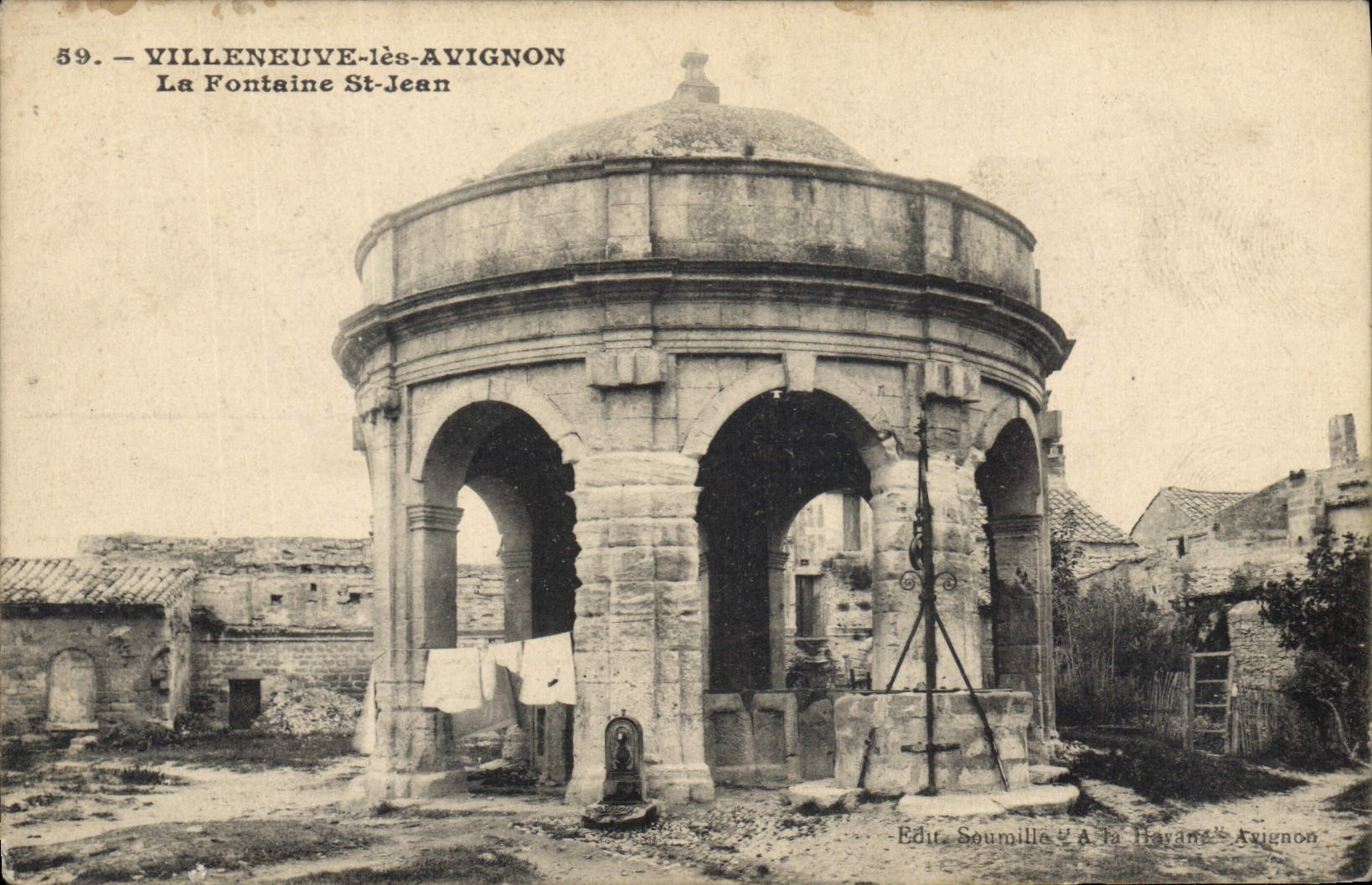 CPA Villeneuve les Avignon La Fontaine St Jean