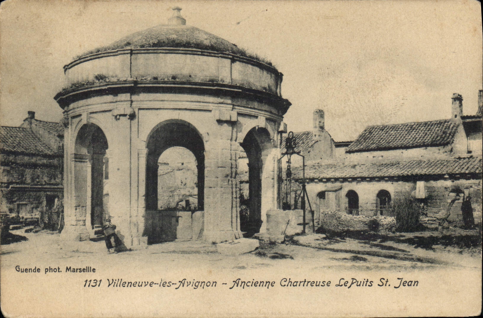 CPA Villeneuve les Avignon Ancienne Chartreuse Le Puits St Jean