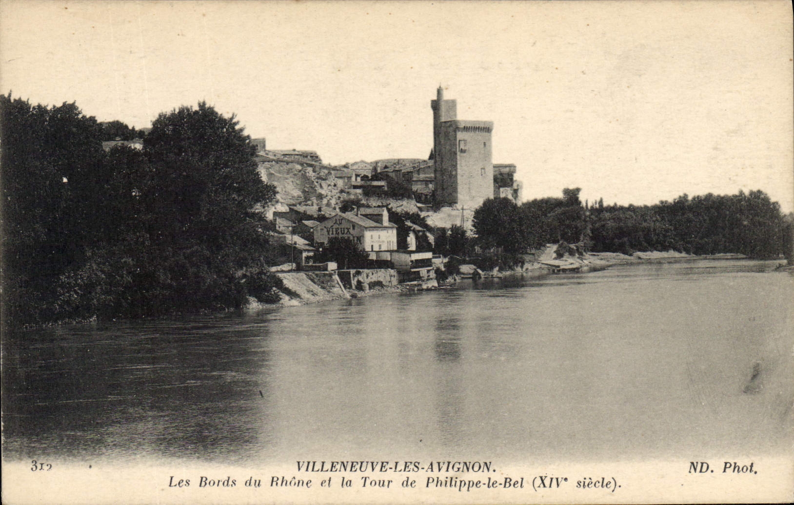 CPA Villeneuve les Avignon Les Bords du Rhone et la Tour de Philippe le Bel