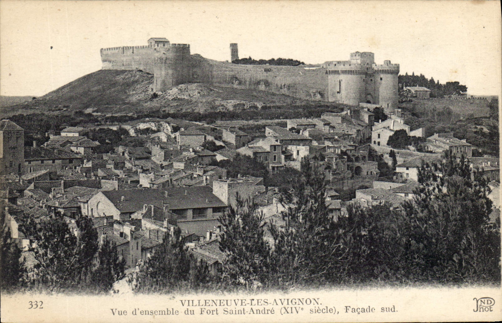 CPA Villeneuve les Avignon Vue d'ensemble du Fort Saint Andre