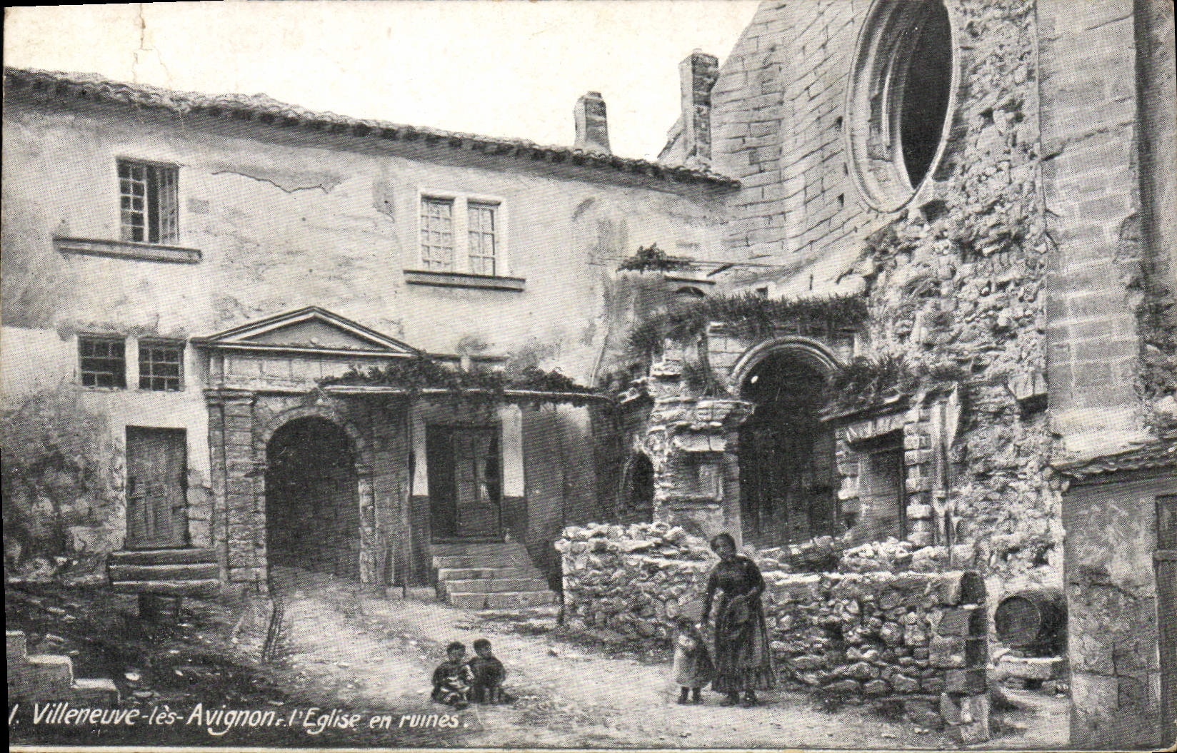 CPA Villeneuve les Avignon L'Eglise en ruines