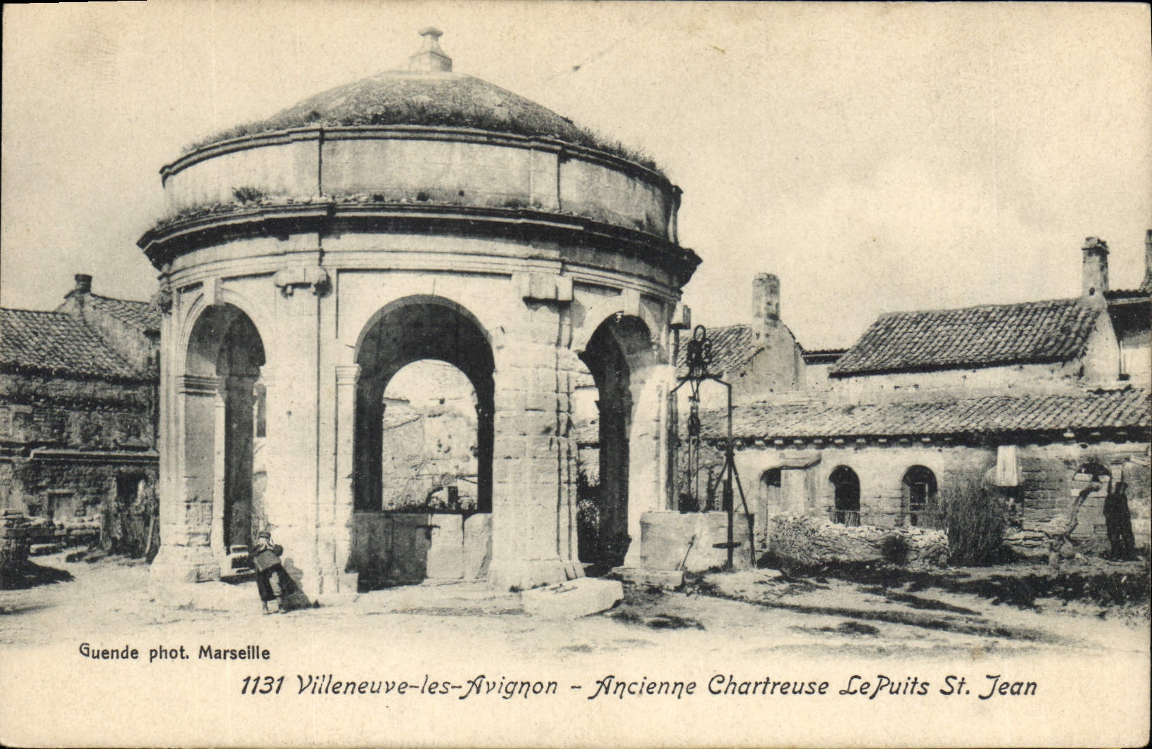 CPA Villeneuve les Avignon Ancienne Chartreuse Le Puits St Jean