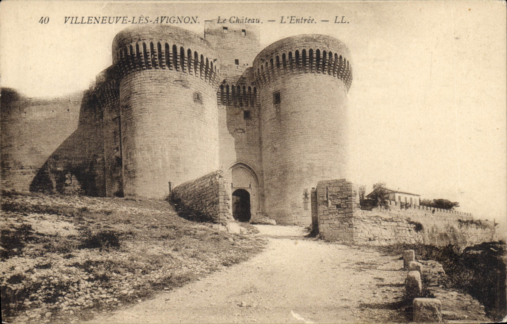 CPA Villeneuve les Avignon Le Chateau L'Entree