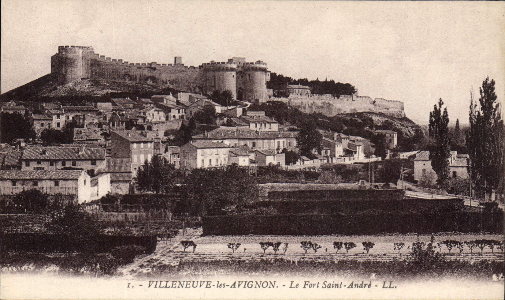 CPA Villeneuve les Avignon Le Fort Saint Andre