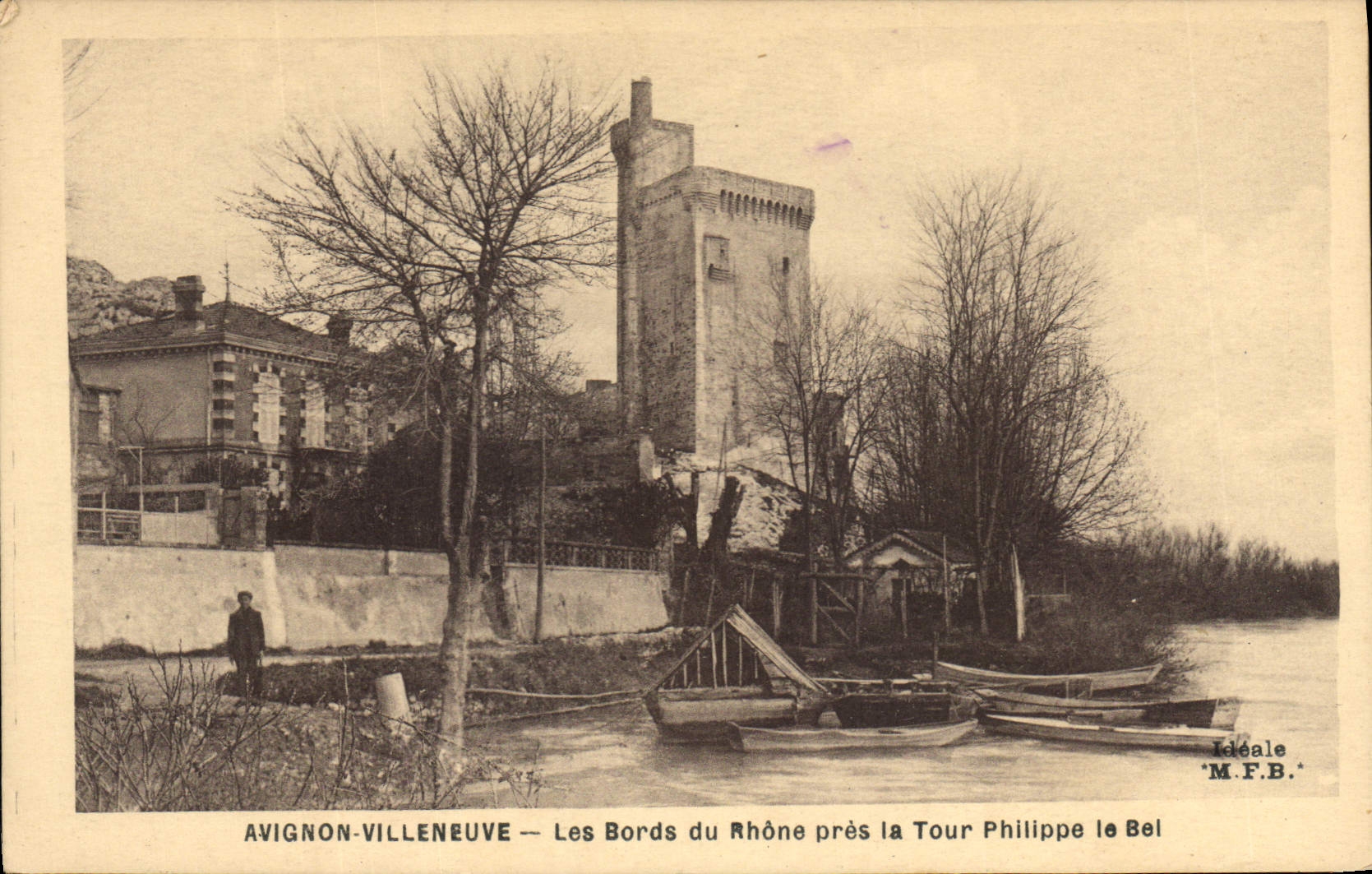 CPA Villeneuve les Avignon Les Bords du Rhone pres la Tour Philippe le Bel