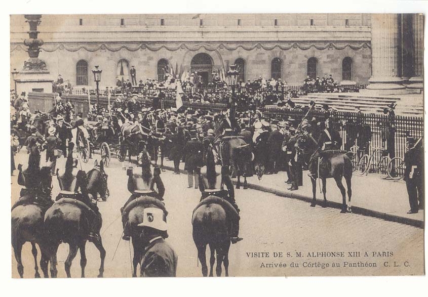 Visite de S M Alphonse XIII a Paris CPA Arrivee du cortege au Pantheon