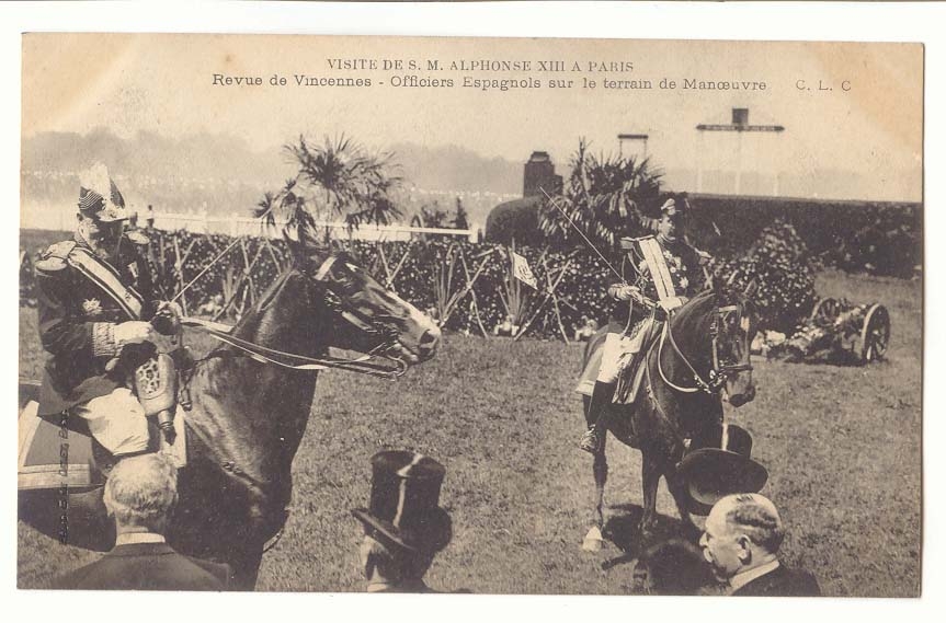Visite de S M Alphonse XIII a Paris CPA revue de Vincennes Officiers espagnols sur le terrain de manoeuvre