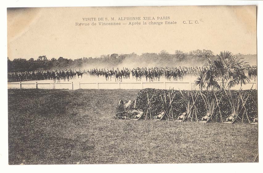 Visite de S M Alphonse XIII a Paris CPA Revue de Vincennes Apres la charge finale