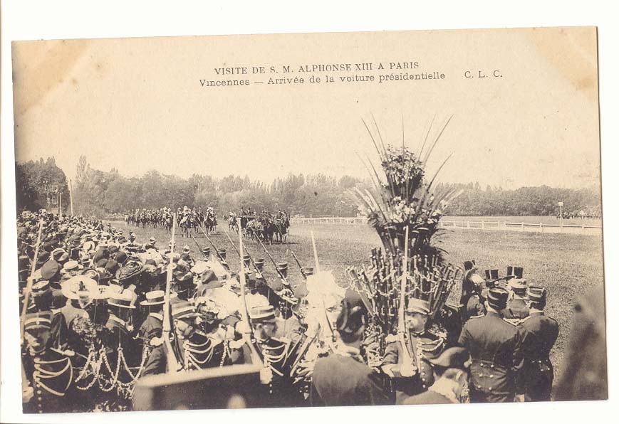 Visite de S M Alphonse XIII a Paris CPA Vincennes Arrivee de la voiture presidentielle
