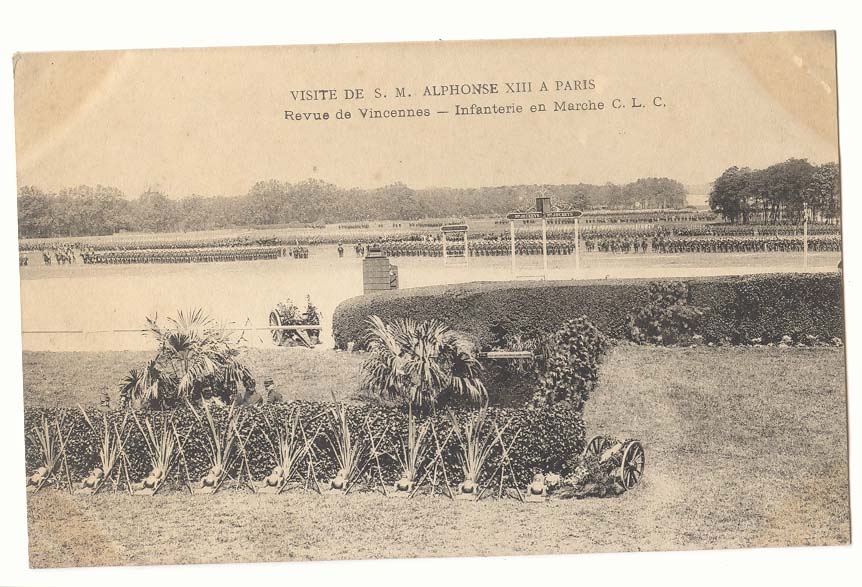 Visite de S M Alphonse XIII a Paris CPA revue de Vincennes Infanterie en marche