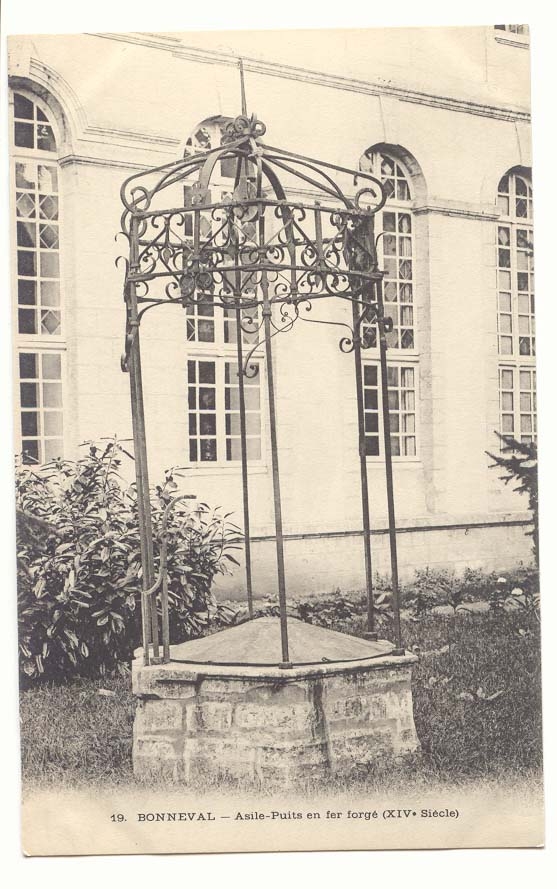 Bonneval CPA Asile puits en fer forge (14eme)