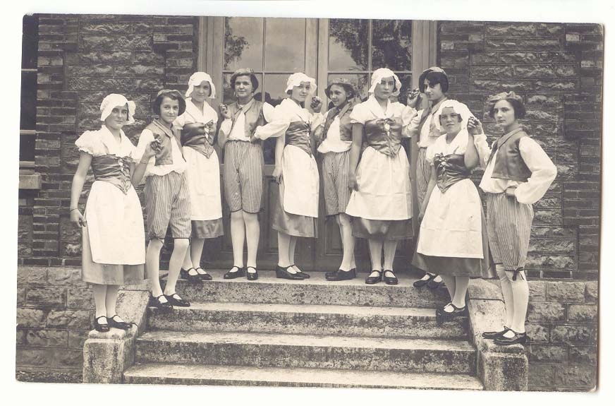 carte photo CPA Danseurs (folklore)
