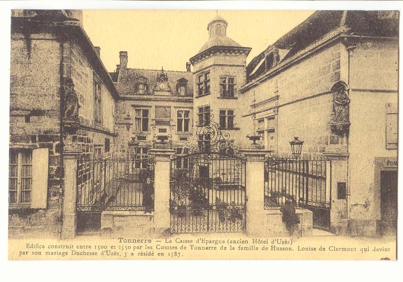 Tonnerre CPA La caisse d'epargne (ancien Hotel d'Uzes) construit par les comtes de Tonnerre de la famille de Husson