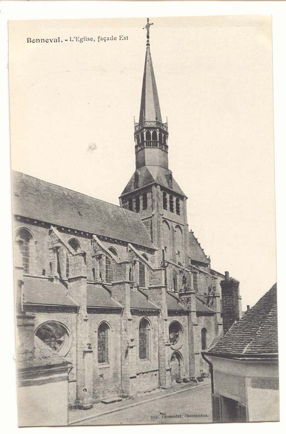 Bonneval CPA L'eglise facade Est