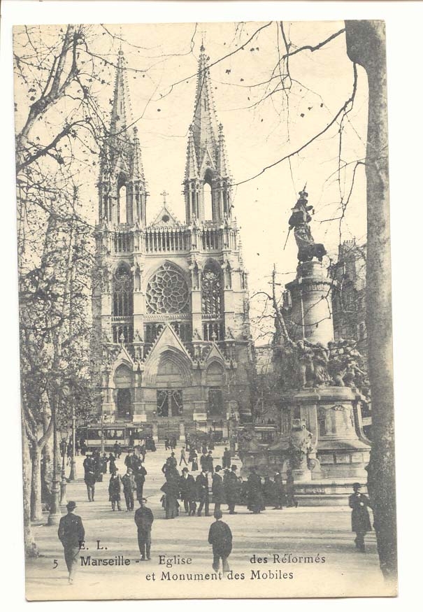 Marseille CPA Eglise des reformes et monument des Mobiles