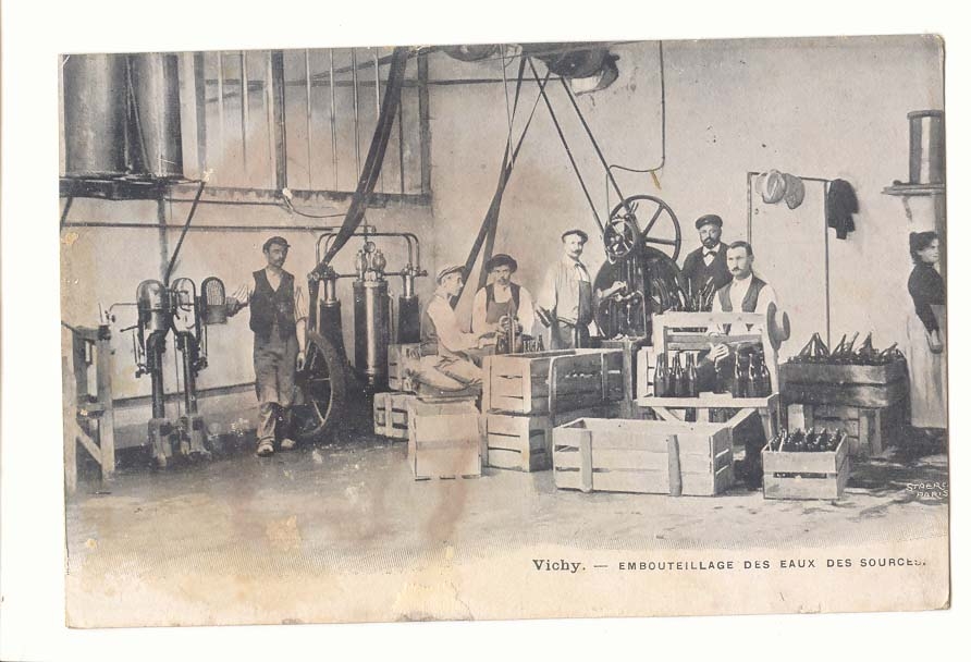 Vichy CPA Embouteillage des eaux des sources