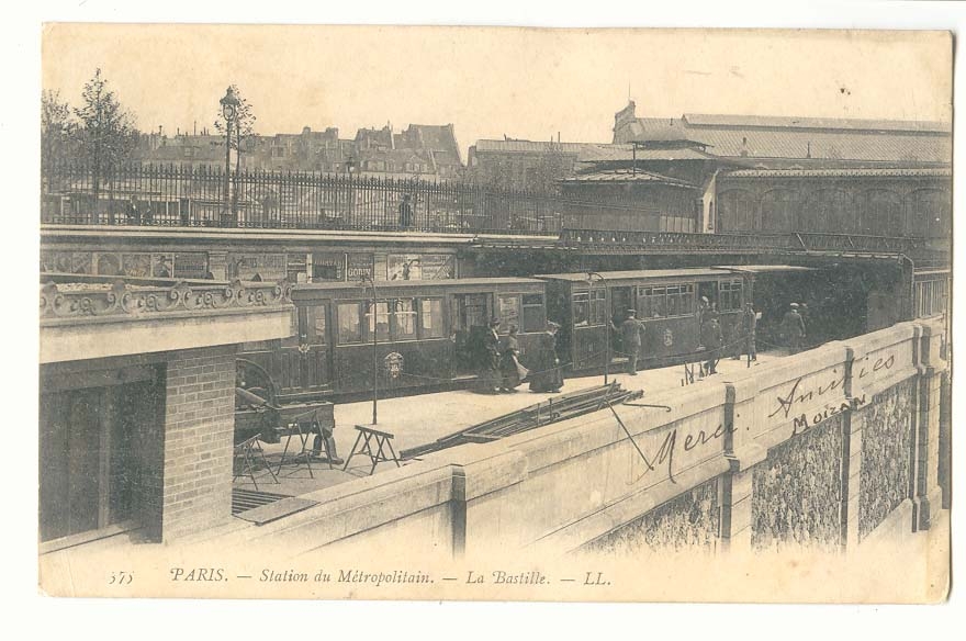 Paris (11eme) CPA Station du metropolitain La Bastille